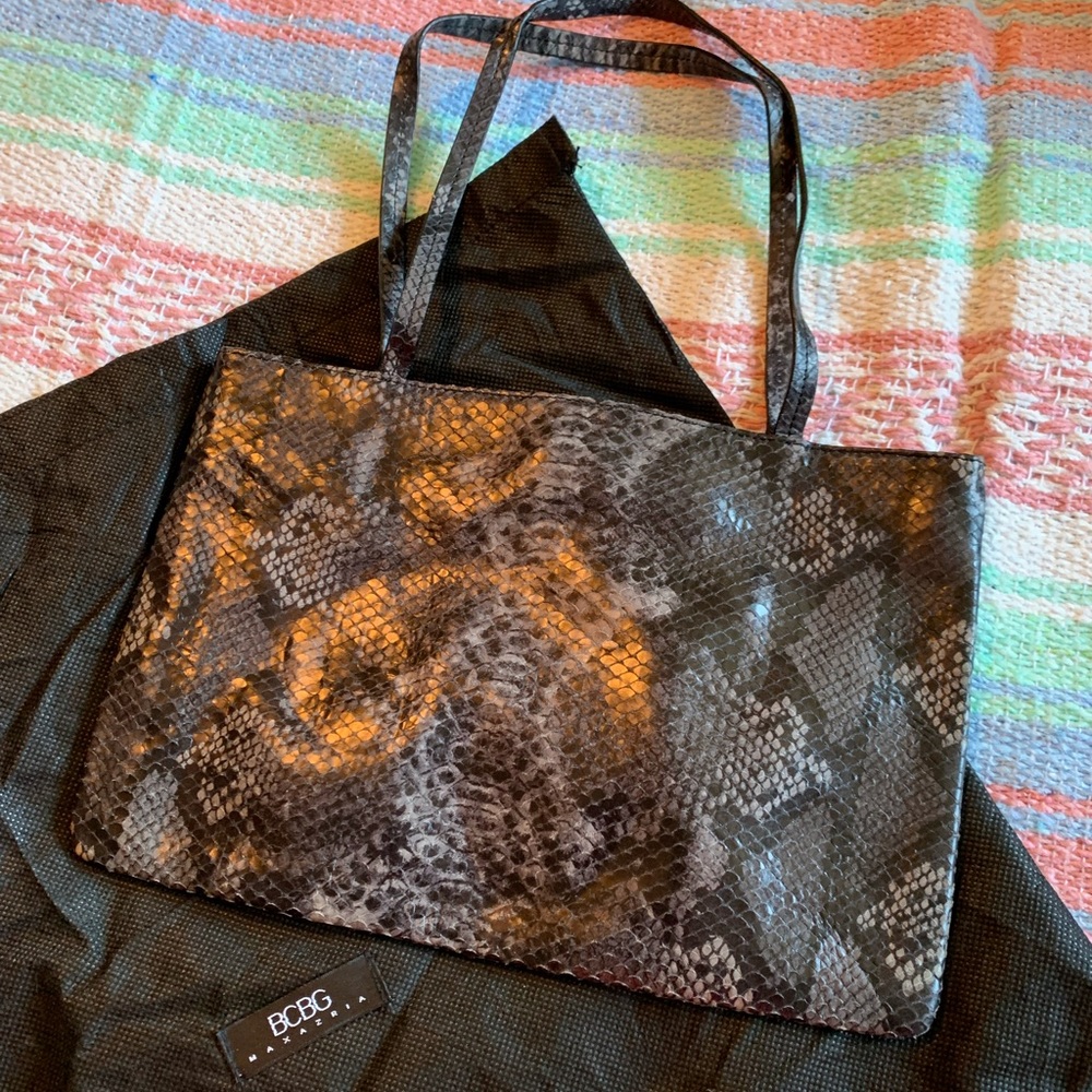 BCBG NWT small leather purse - Picture 1 of 4